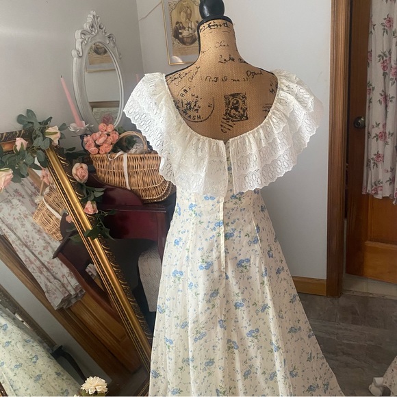 Vintage Bohemian Ditsy Floral Prairie Maxi Dress - Picture 8 of 8